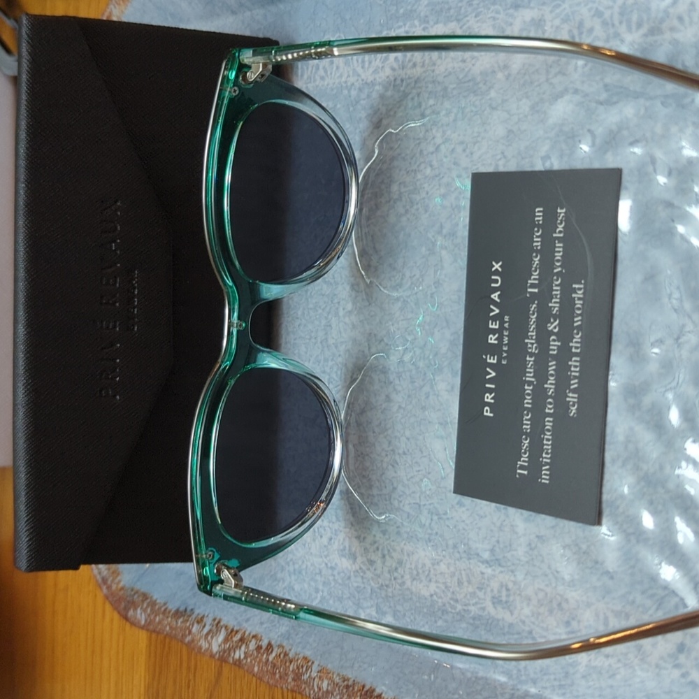 NWT Privé Revaux Sunglasses UVA/UVB Prot Anti Glare Polarized Blue Lt Blocking